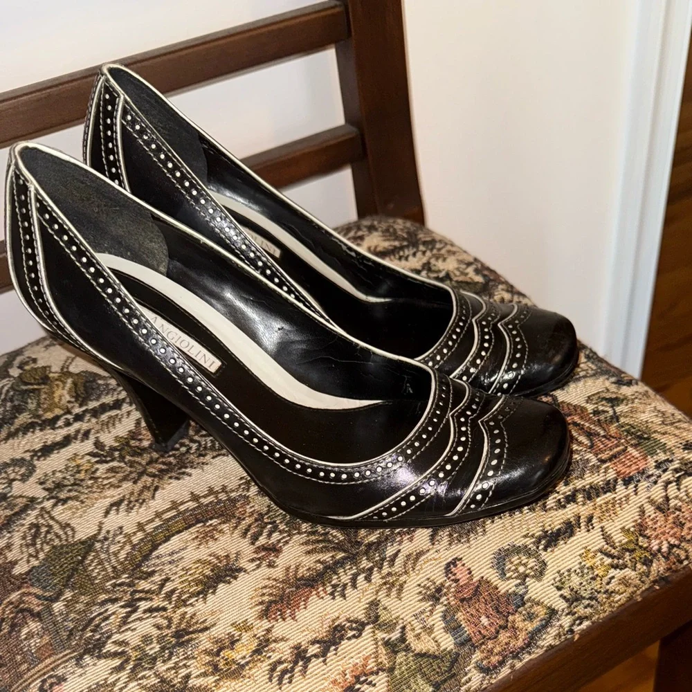 Enzo Angiolini Black Leather Pumps Sz 7.5 Brogue Wingtip White Trim Heels